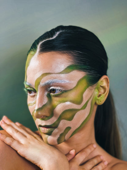 Maquillaje Para Cámaras Editorial